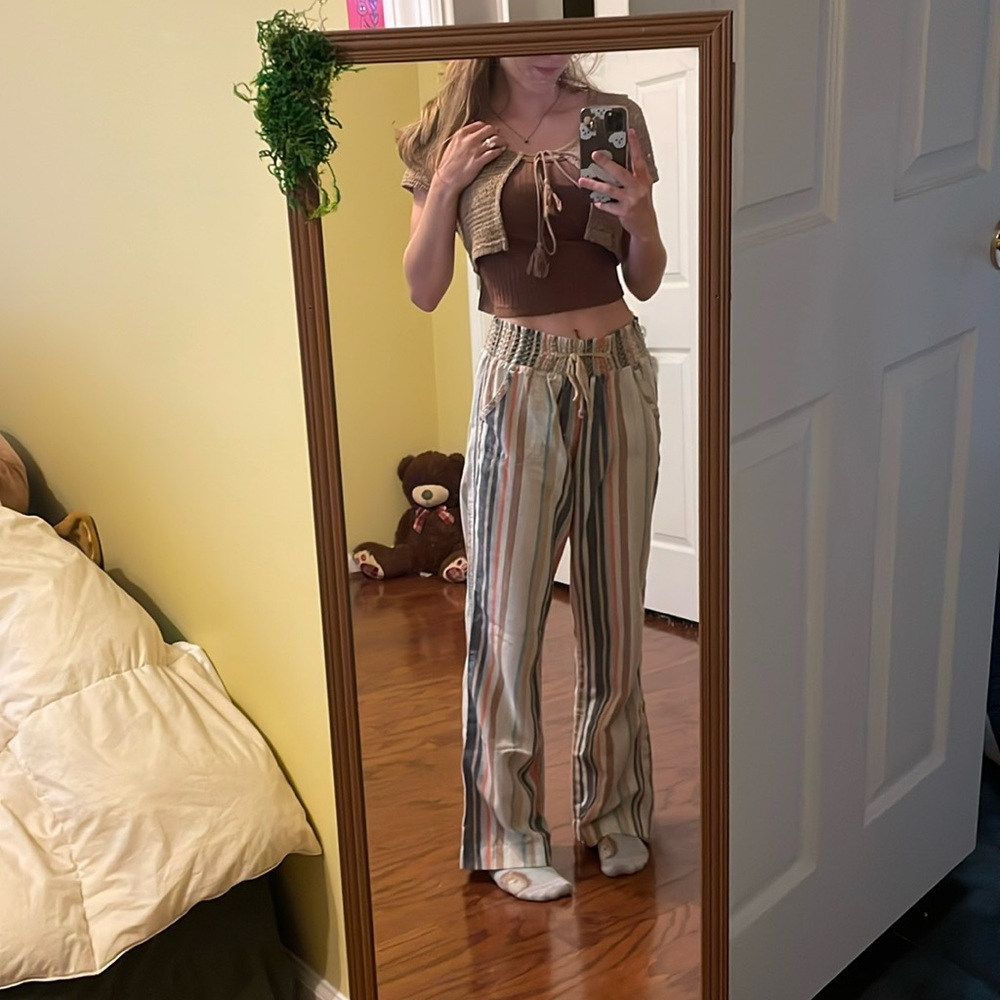 Kohls brand; beachy, hippie vibe pants. Very comfortable, stylish and stretchy.
